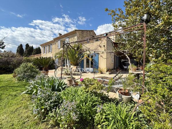 Sénas (13560) Mas mitoyen à la campagne à Sénas : Deux lots disponibles dans un même mas de caractère