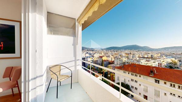 NICE - FLEURS / L. COCHOIS : JOLI 2 PIÈCES AVEC BALCONS ET MAGNIFIQUE VUE DÉGAGÉE