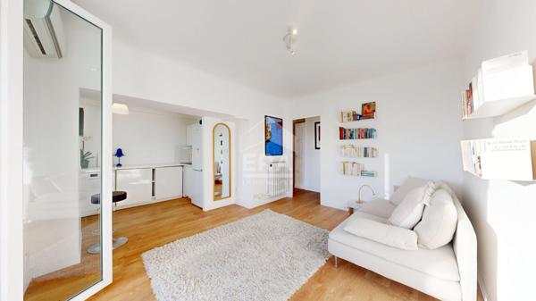 NICE - FLEURS / L. COCHOIS : JOLI 2 PIÈCES AVEC BALCONS ET MAGNIFIQUE VUE DÉGAGÉE