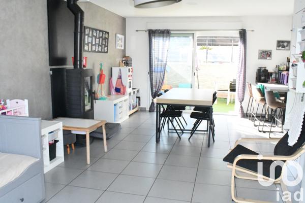 House for sale 4 rooms 83 m² Saint-Martin-la-Plaine