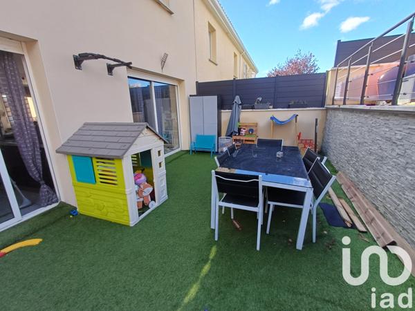 House for sale 4 rooms 83 m² Saint-Martin-la-Plaine