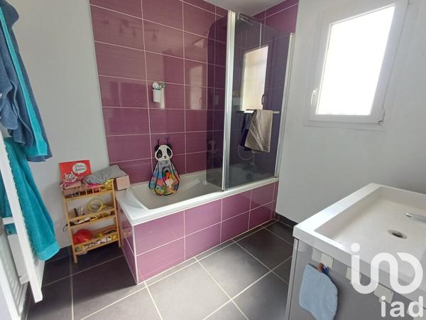 House for sale 4 rooms 83 m² Saint-Martin-la-Plaine