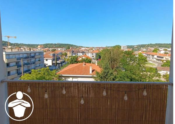 Vente                                                      Appartement
                        
                     4 pièces                      80 m2                     à Agen