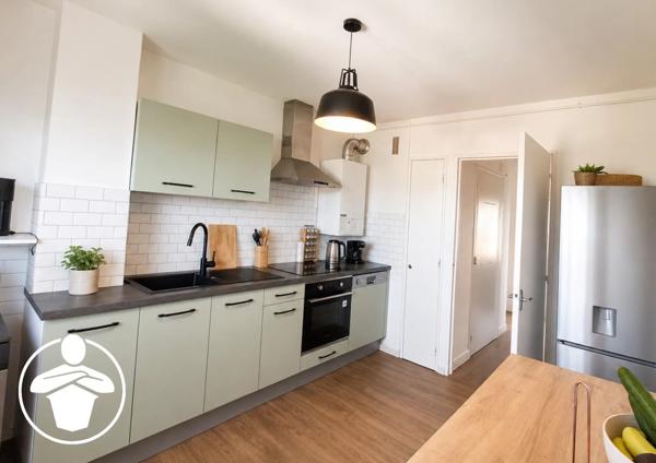 Vente                                                      Appartement
                        
                     4 pièces                      80 m2                     à Agen