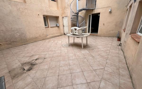 Immeuble à vendre    14 pièces •  Villemoustaussou