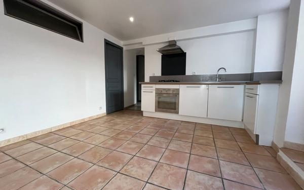 Immeuble à vendre    14 pièces •  Villemoustaussou