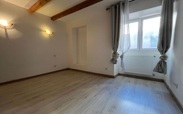 Immeuble à vendre    14 pièces •  Villemoustaussou