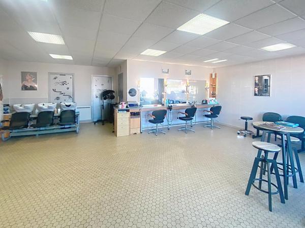 A découvrir un superbe fond de commerce SALON DE COIFFURE