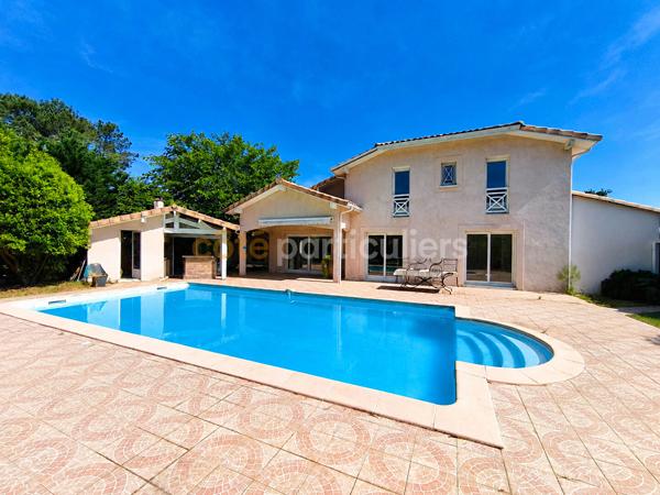 Vente
                Maison263 m² - 9 Pièces -
                    MONT DE MARSAN (40000)