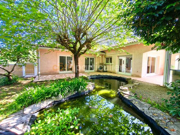 Vente
                Maison263 m² - 9 Pièces -
                    MONT DE MARSAN (40000)