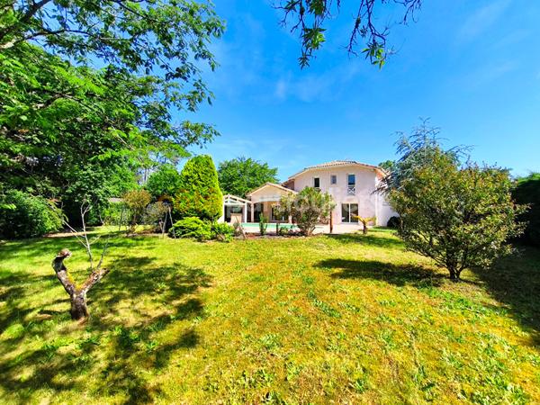 Vente
                Maison263 m² - 9 Pièces -
                    MONT DE MARSAN (40000)
