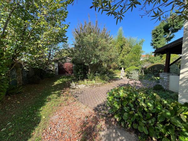 Maison 3/4 chambres et bureau, beau terrain de 581 m²