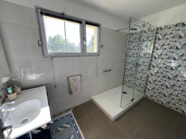 Maison 3/4 chambres et bureau, beau terrain de 581 m²