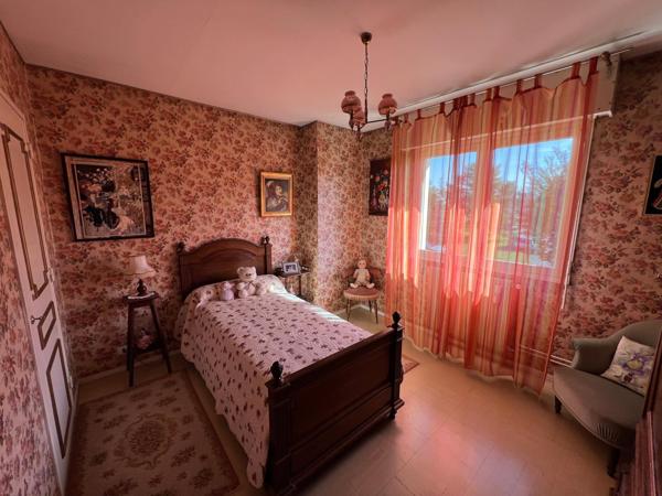 Maison 3/4 chambres et bureau, beau terrain de 581 m²