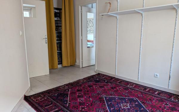 Appartement à vendre    5 pièces • 76,85 m2 Paris 11