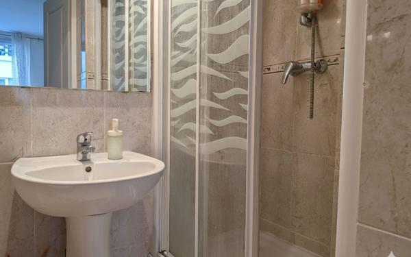 Appartement à vendre    5 pièces • 76,85 m2 Paris 11