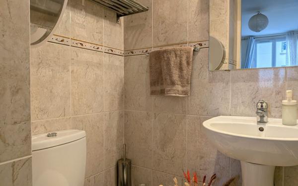 Appartement à vendre    5 pièces • 76,85 m2 Paris 11