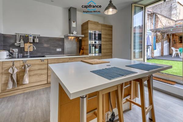 Dpt Lot et Garonne (47), à vendre FUMEL maison de ville P6 de 130 m² - Parcelle de 135m²