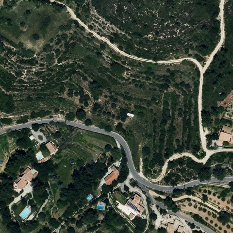 Terrain
        
        - 10000 m² 300 000 € *