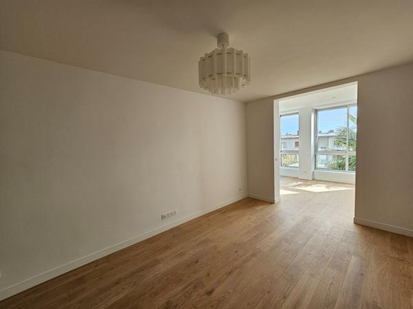 Rare à Puteaux: Appartement de Type deux pièces de 60m² avec vue sur Paris et cave