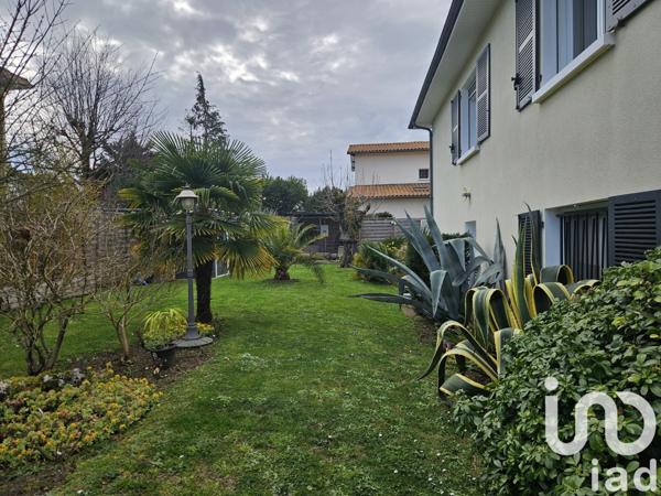 Maison de ville 5 pièces de 147 m² à Soyaux (16800)