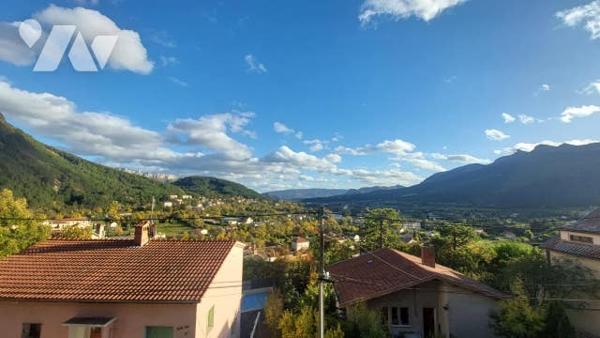Maison T4 de 86 m2 avec garage et jardin clos cœur de village et soleil