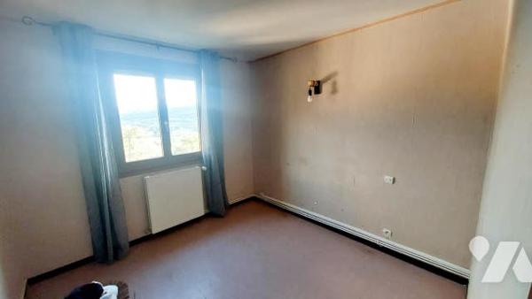 Maison T4 de 86 m2 avec garage et jardin clos cœur de village et soleil