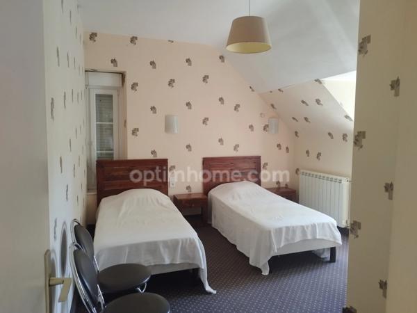 Ensemble immobilier avec bar-restaurant, gîtes et piscine – fort potentiel touristique Proche de DINAN (22)
