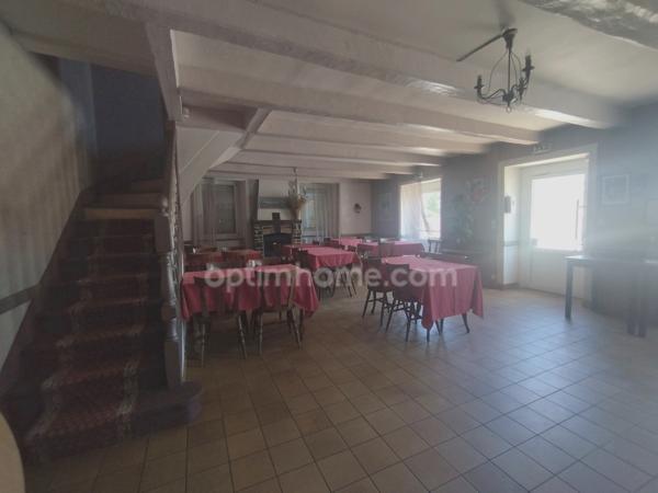 Ensemble immobilier avec bar-restaurant, gîtes et piscine – fort potentiel touristique Proche de DINAN (22)