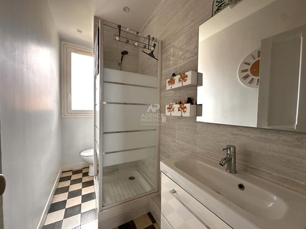 Viroflay - Charmant 2 pièces avec beau jardin commun au calme! €222 000 ** - Référence 606-C