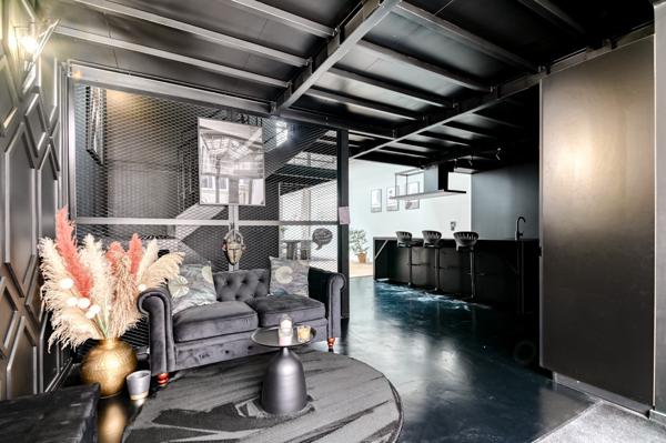 LYON 7 GERLAND. Un loft de caractère de 226m2- Ancien studio de danse réhabilité