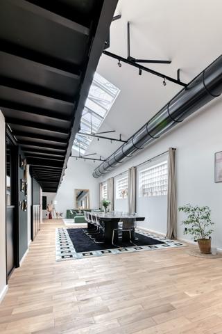 LYON 7 GERLAND. Un loft de caractère de 226m2- Ancien studio de danse réhabilité