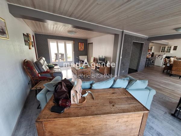 Maison à FONTENAY-LE-COMTE, 85200 - 6 pièces 174m²