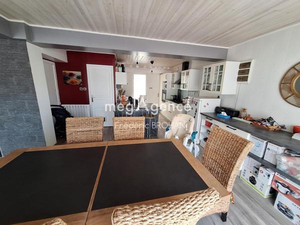 Maison à FONTENAY-LE-COMTE, 85200 - 6 pièces 174m²