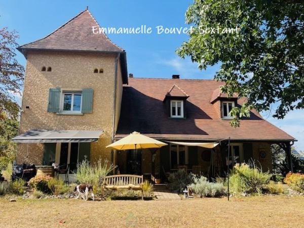 BERGERAC, jolie maison périgourdine, 202 m², 6 chambres, vie possible de plain-pied, piscine, garage, beau terrain arboré et clos