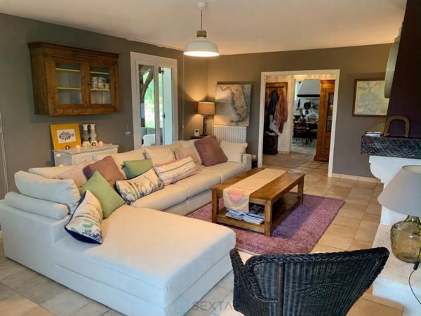 BERGERAC, jolie maison périgourdine, 202 m², 6 chambres, vie possible de plain-pied, piscine, garage, beau terrain arboré et clos