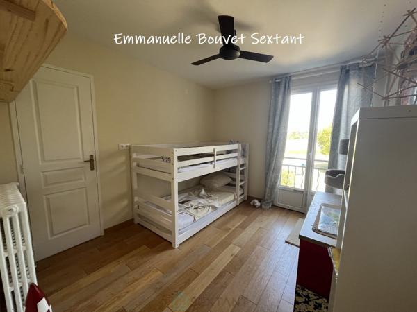 BERGERAC, jolie maison périgourdine, 202 m², 6 chambres, vie possible de plain-pied, piscine, garage, beau terrain arboré et clos