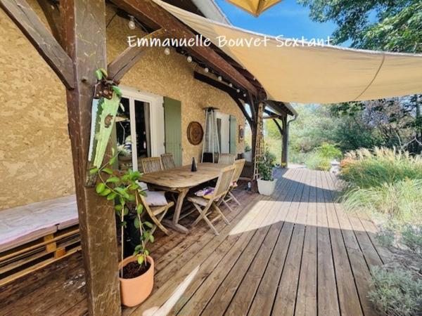 BERGERAC, jolie maison périgourdine, 202 m², 6 chambres, vie possible de plain-pied, piscine, garage, beau terrain arboré et clos