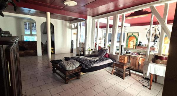 Bel ensemble Immobilier de Rapport et Rentabilité Locative de 202 m² à Remettre à votre goût avec Pièce de musique, Chaufferie gaz, Terrasses, Barbecue, Cave et Terrain Clos et arboré de 408 m².Cave