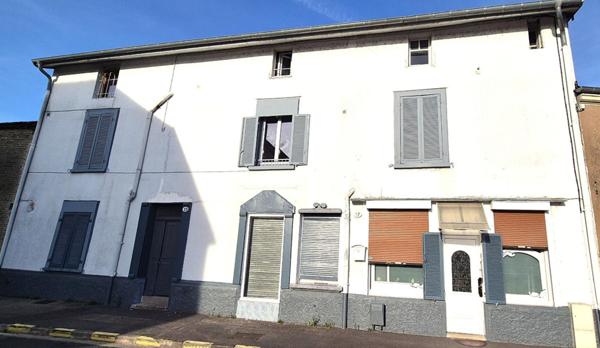 Bel ensemble Immobilier de Rapport et Rentabilité Locative de 202 m² à Remettre à votre goût avec Pièce de musique, Chaufferie gaz, Terrasses, Barbecue, Cave et Terrain Clos et arboré de 408 m².Cave