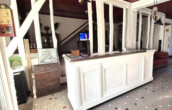 Bel ensemble Immobilier de Rapport et Rentabilité Locative de 202 m² à Remettre à votre goût avec Pièce de musique, Chaufferie gaz, Terrasses, Barbecue, Cave et Terrain Clos et arboré de 408 m².Cave