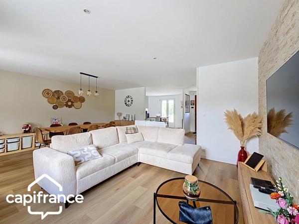 PROCHE DE THOUARS Maison de plain pied de 111m2 avec + de 2 hectares de terrain avec dépendance de 900m2