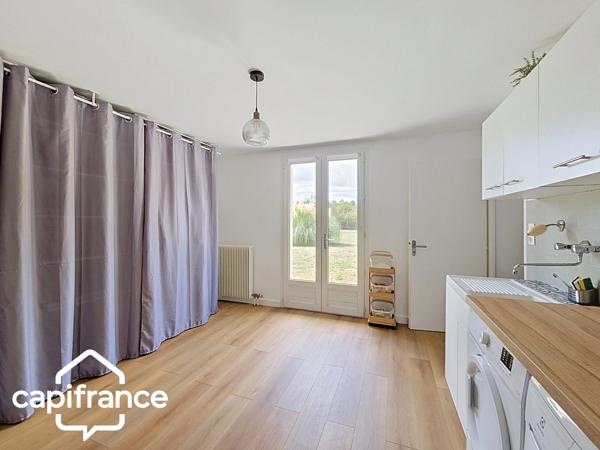PROCHE DE THOUARS Maison de plain pied de 111m2 avec + de 2 hectares de terrain avec dépendance de 900m2