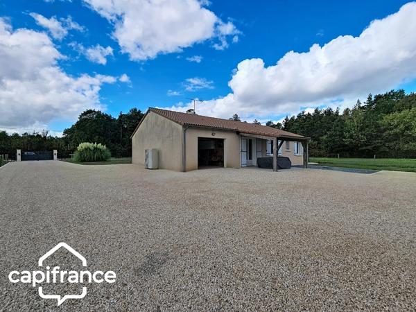 PROCHE DE THOUARS Maison de plain pied de 111m2 avec + de 2 hectares de terrain avec dépendance de 900m2