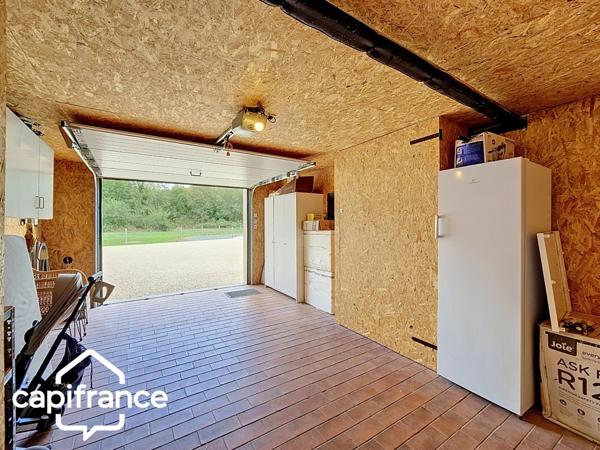PROCHE DE THOUARS Maison de plain pied de 111m2 avec + de 2 hectares de terrain avec dépendance de 900m2
