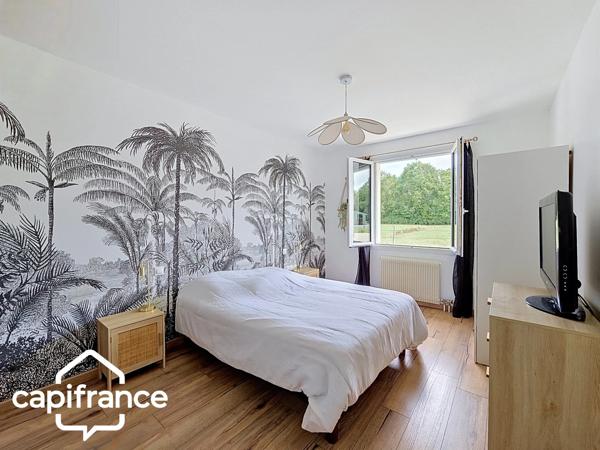 PROCHE DE THOUARS Maison de plain pied de 111m2 avec + de 2 hectares de terrain avec dépendance de 900m2