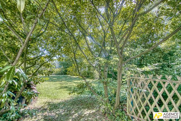 Versailles Glatigny Appartement d'exception duplex 6 pièces 155.44 m² carrez situé au 1er et dernier étage d'une propriété divisée "La Villa Romaine" . En dépendance : 2 caves, chambre de service, jardin privatif et place de parking €1 395 000 ** - Référence 27898