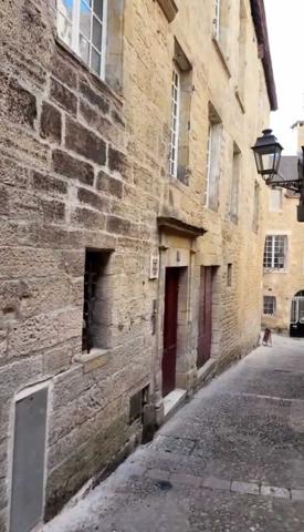 Immeuble - Sarlat-la-caneda Un immeuble d'exception à Sarlat : l'art de vivre périgourdin comme projet d'investissement. Vidéos sur demande