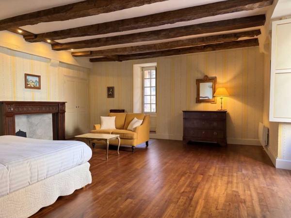 Immeuble - Sarlat-la-caneda Un immeuble d'exception à Sarlat : l'art de vivre périgourdin comme projet d'investissement. Vidéos sur demande
