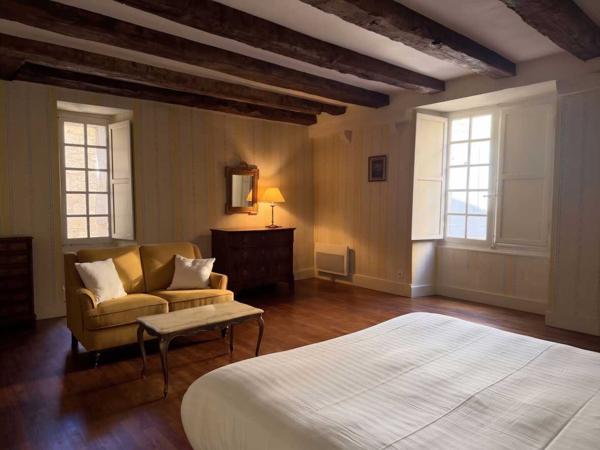 Immeuble - Sarlat-la-caneda Un immeuble d'exception à Sarlat : l'art de vivre périgourdin comme projet d'investissement. Vidéos sur demande